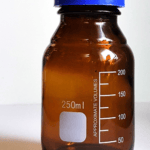 FLACON COL à VIS GL 45 Gradué en verre Brun 250ml